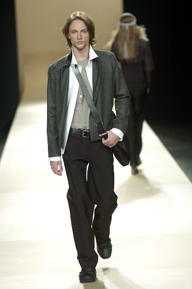 desfiles-uma-spinverno2004rtw-115