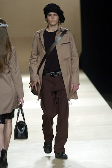 desfiles-uma-spinverno2004rtw-126