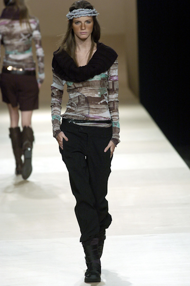 desfiles-uma-spinverno2004rtw-128