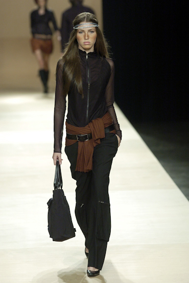 desfiles-uma-spinverno2004rtw-136