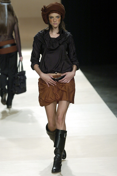 desfiles-uma-spinverno2004rtw-137