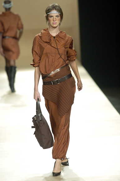 desfiles-uma-spinverno2004rtw-139