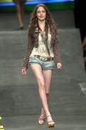 desfiles-colcci-rioverao2005rtw-100
