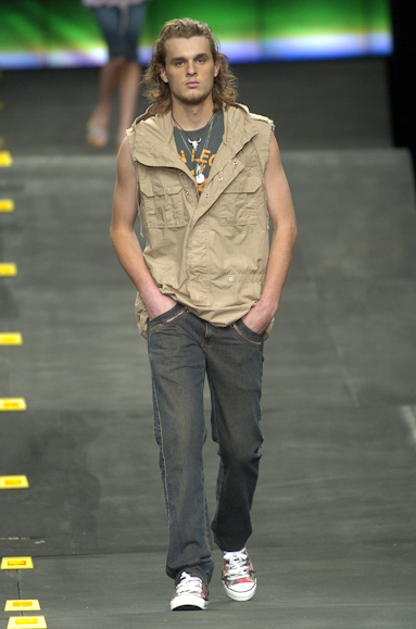 desfiles-colcci-rioverao2005rtw-109