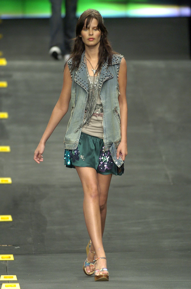desfiles-colcci-rioverao2005rtw-112