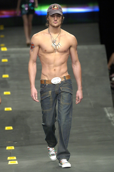 desfiles-colcci-rioverao2005rtw-113