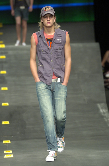 desfiles-colcci-rioverao2005rtw-126
