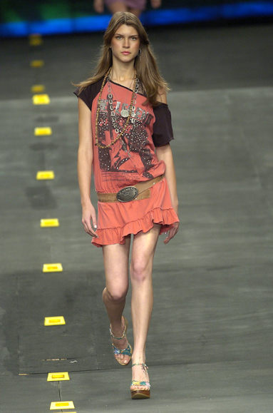 desfiles-colcci-rioverao2005rtw-128