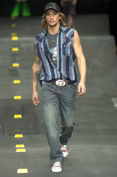 desfiles-colcci-rioverao2005rtw-141