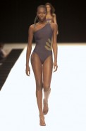 desfiles-lenny-rioverao2005rtw-116