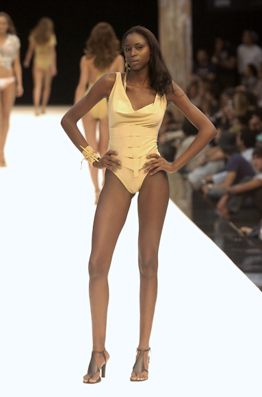 desfiles-lenny-rioverao2005rtw-144