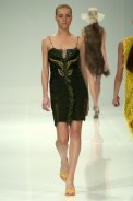 desfiles-marciaganen-rioverao2005rtw-102