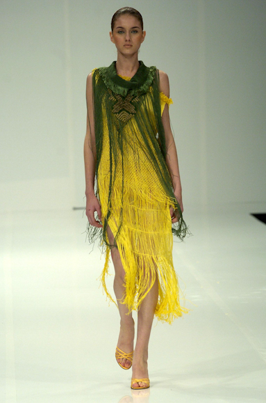 desfiles-marciaganen-rioverao2005rtw-106