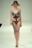 desfiles-marciaganen-rioverao2005rtw-107