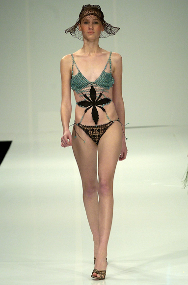desfiles-marciaganen-rioverao2005rtw-107