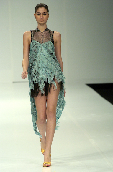 desfiles-marciaganen-rioverao2005rtw-109