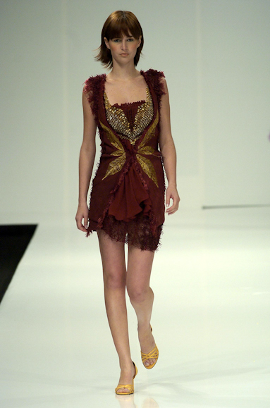 desfiles-marciaganen-rioverao2005rtw-116