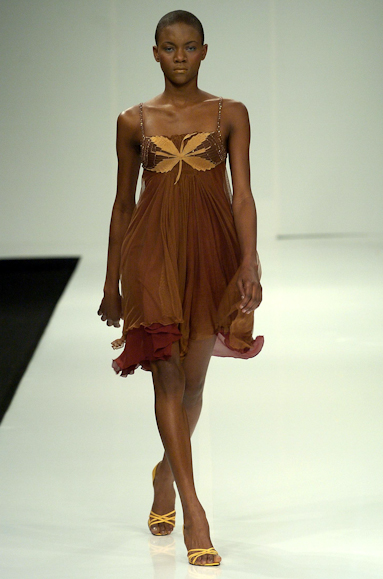 desfiles-marciaganen-rioverao2005rtw-117