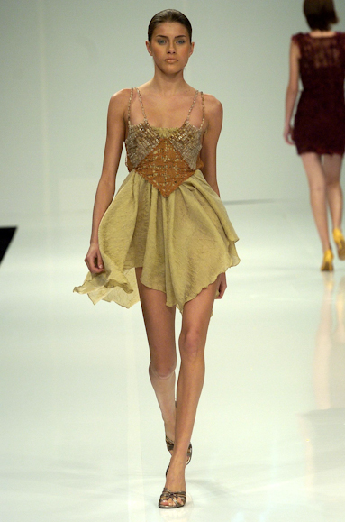 desfiles-marciaganen-rioverao2005rtw-118