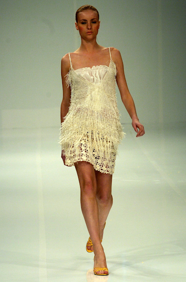 desfiles-marciaganen-rioverao2005rtw-120
