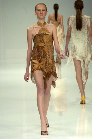 desfiles-marciaganen-rioverao2005rtw-126