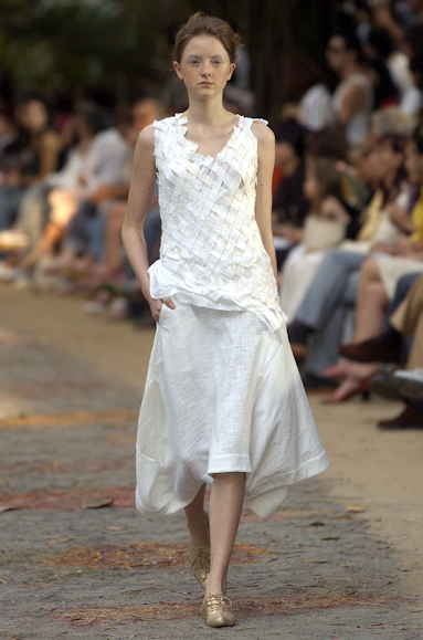 desfiles-mariabonita-rioverao2005rtw-104