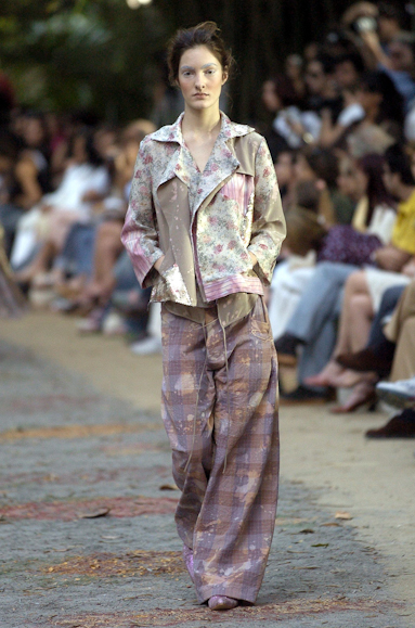 desfiles-mariabonita-rioverao2005rtw-111