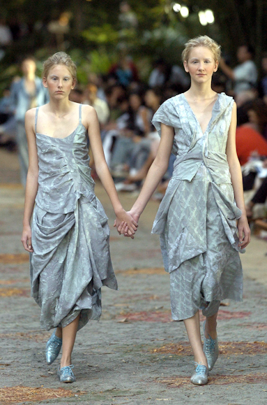 desfiles-mariabonita-rioverao2005rtw-113