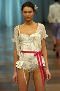 desfiles-mariabonitaextra-rioverao2005rtw-102