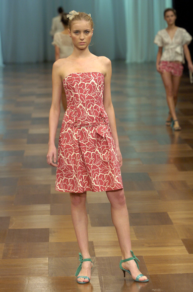 desfiles-mariabonitaextra-rioverao2005rtw-103