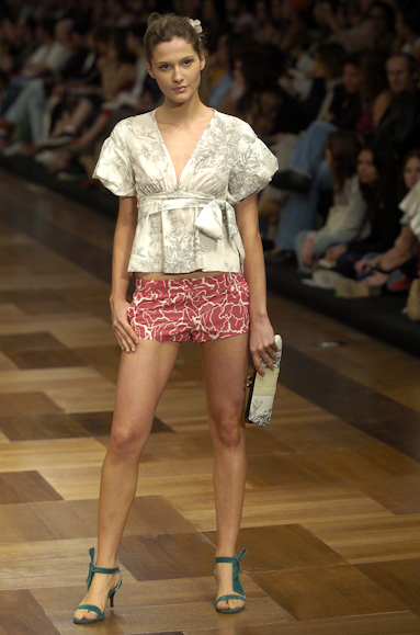 desfiles-mariabonitaextra-rioverao2005rtw-104