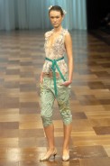 desfiles-mariabonitaextra-rioverao2005rtw-115