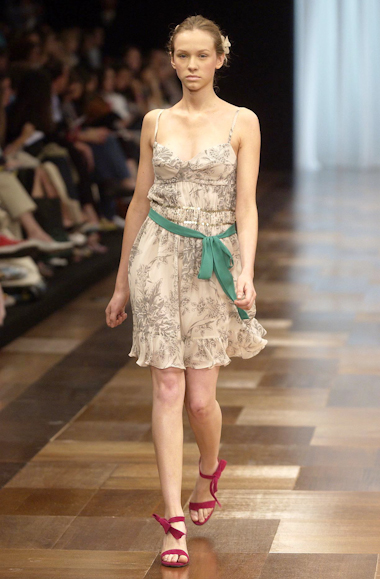 desfiles-mariabonitaextra-rioverao2005rtw-140