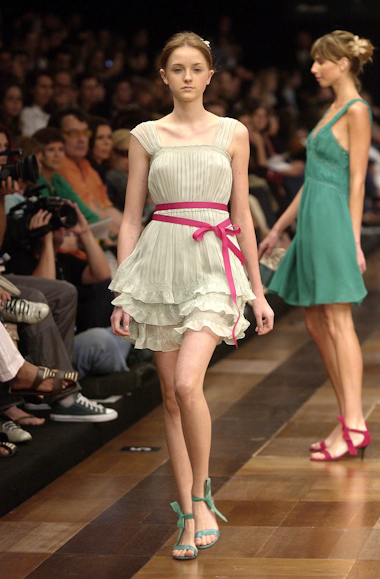 desfiles-mariabonitaextra-rioverao2005rtw-142