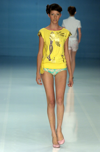 desfiles-zigfreda-rioverao2005rtw-112