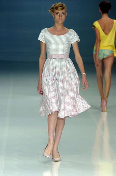 desfiles-zigfreda-rioverao2005rtw-113