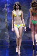 desfiles-aguadecoco-saopauloverao2005rtw-128
