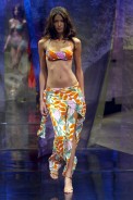 desfiles-aguadecoco-saopauloverao2005rtw-136