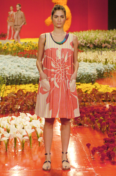 desfiles-aherchcovitch-saopauloverao2005rtw-107