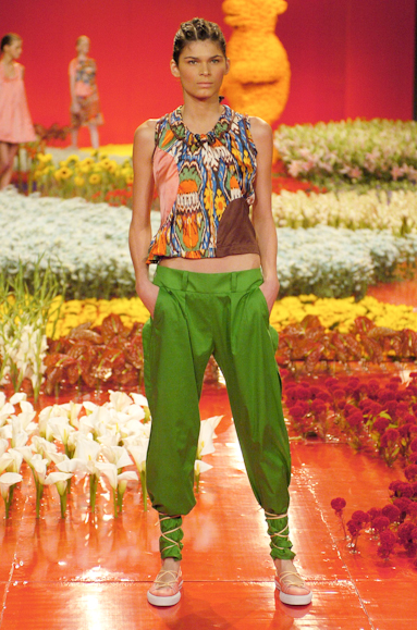 desfiles-aherchcovitch-saopauloverao2005rtw-126