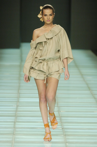 desfiles-andrelima-saopauloverao2005rtw-100