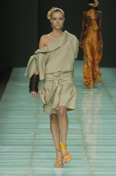 desfiles-andrelima-saopauloverao2005rtw-105