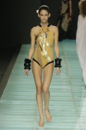desfiles-andrelima-saopauloverao2005rtw-125