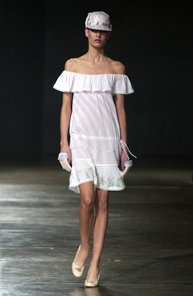desfiles-custobarcelona-saopauloverao2005rtw-114