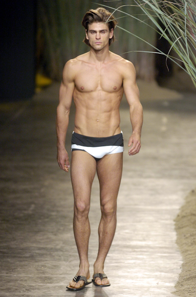 desfiles-eduardosuppes-saopauloverao2005rtw-103