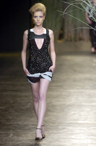 desfiles-eduardosuppes-saopauloverao2005rtw-105