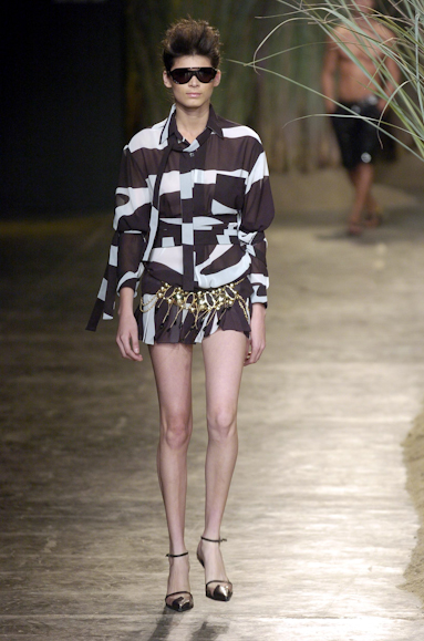 desfiles-eduardosuppes-saopauloverao2005rtw-108