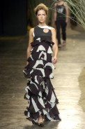 desfiles-eduardosuppes-saopauloverao2005rtw-110
