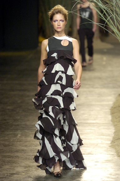 desfiles-eduardosuppes-saopauloverao2005rtw-110