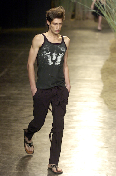 desfiles-eduardosuppes-saopauloverao2005rtw-111
